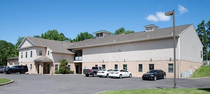 Exterior of building and parking lot of Silver Linings Recovery Center